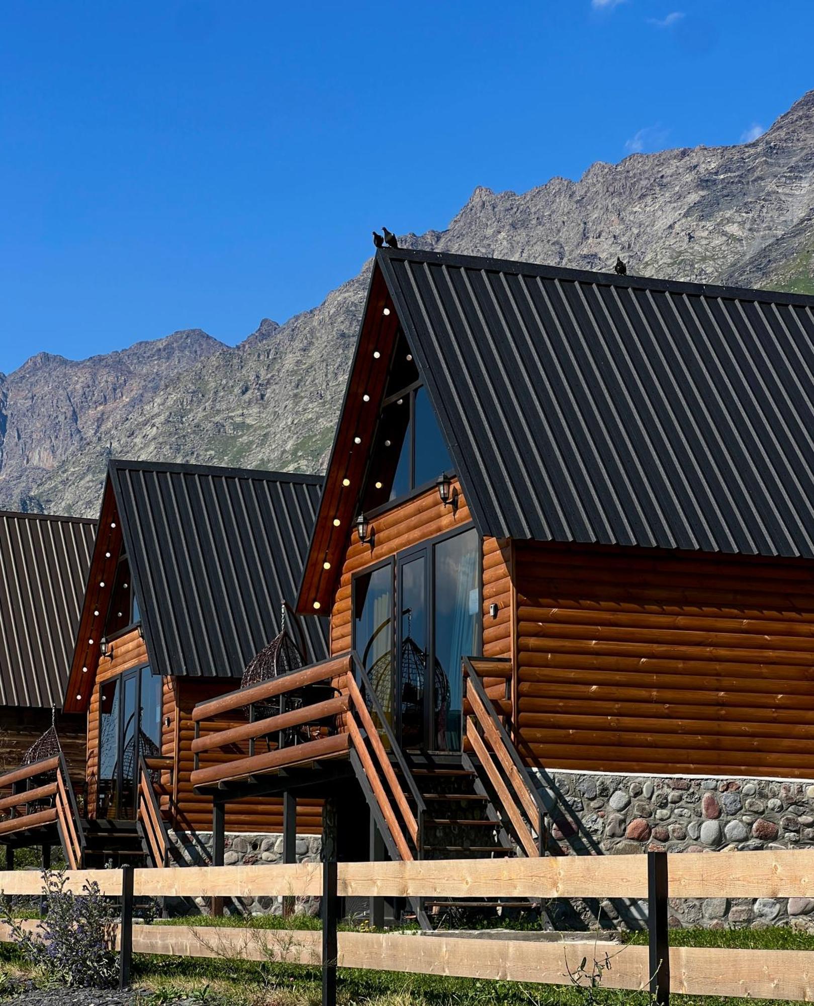 Kazbegi Inn Cottages Eksteriør billede