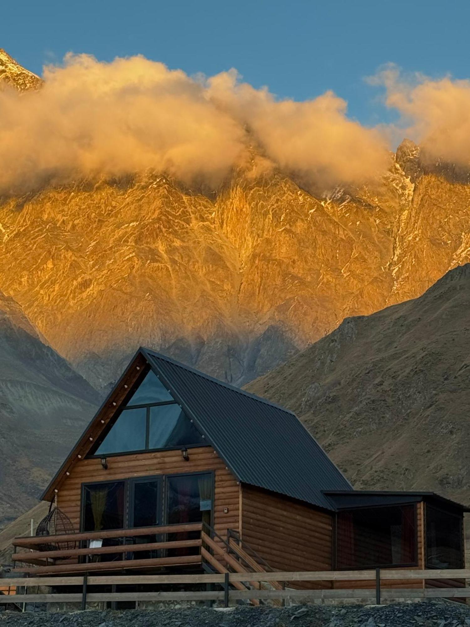 Kazbegi Inn Cottages Eksteriør billede