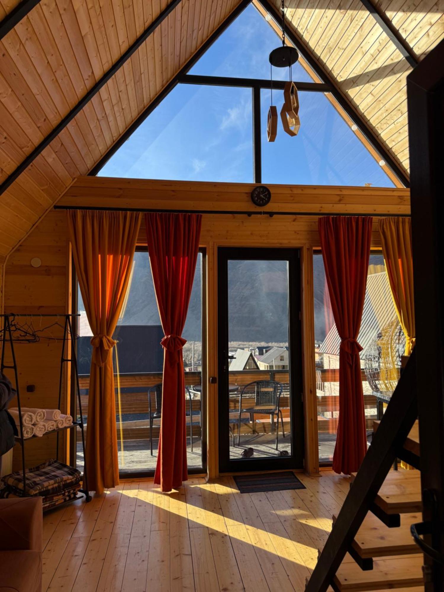 Kazbegi Inn Cottages Eksteriør billede