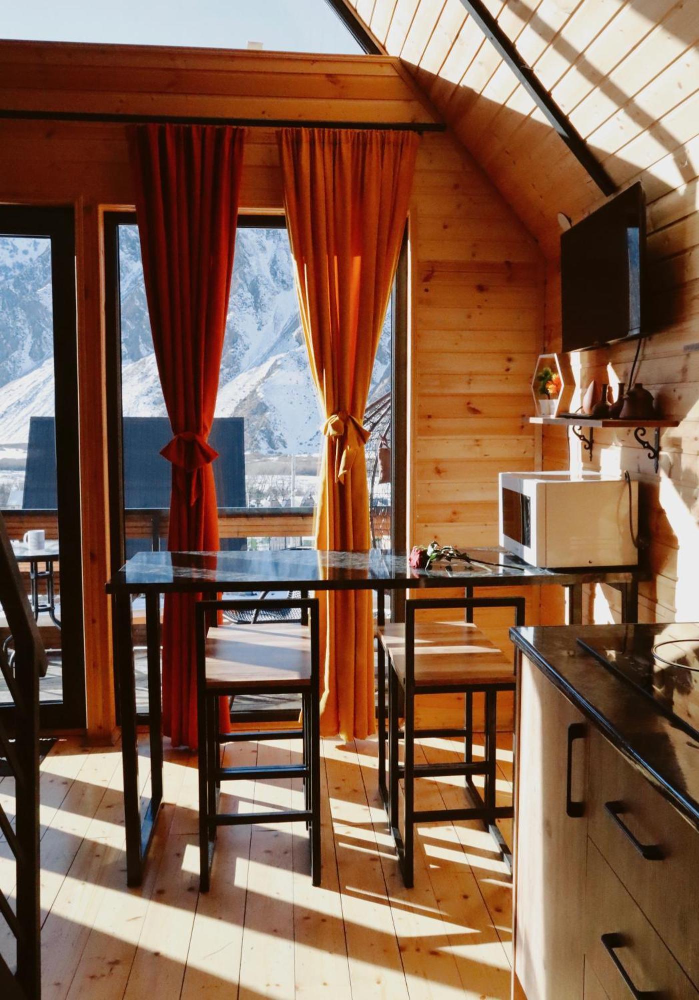 Kazbegi Inn Cottages Eksteriør billede